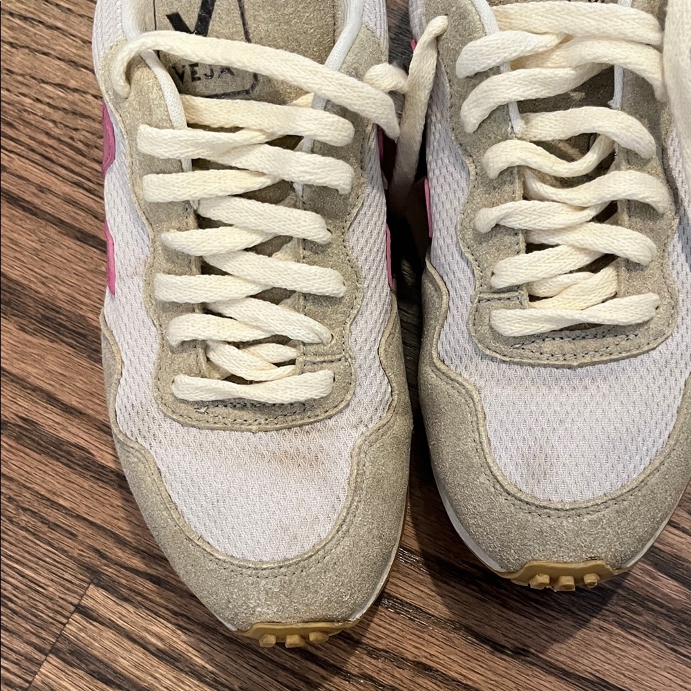 Veja Women's Cream and Pink Sneakers
